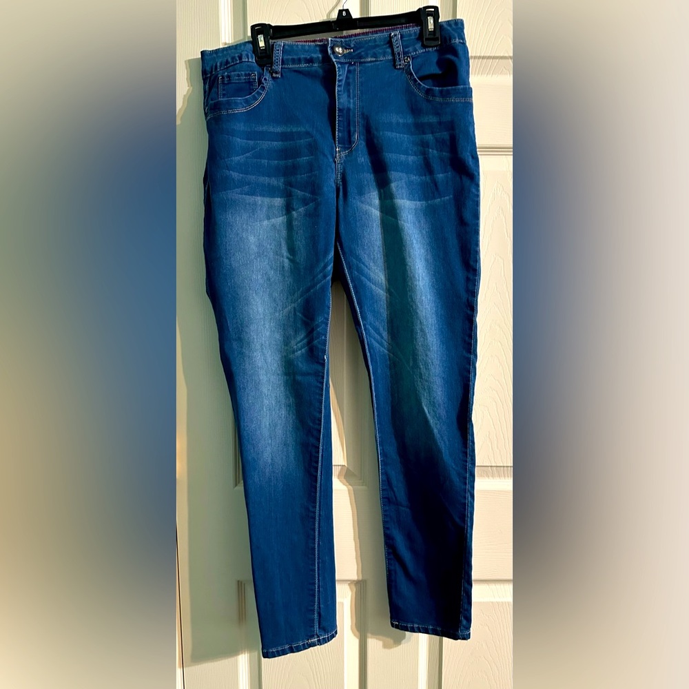 👖👖BUNDLE any 2 Women’s Jeans for $25 Women’s CG Blue Jeans Size 16W